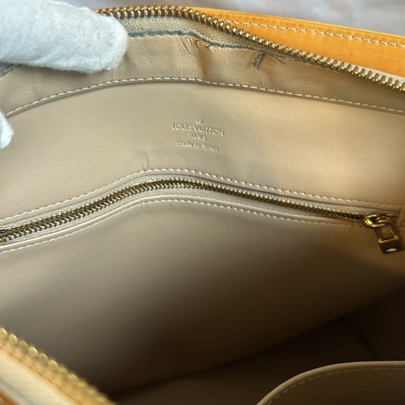 Louis Vuitton Vernis Purse: pre-loved. Beautiful bag. Date code LW0030 - Picture 12 of 14